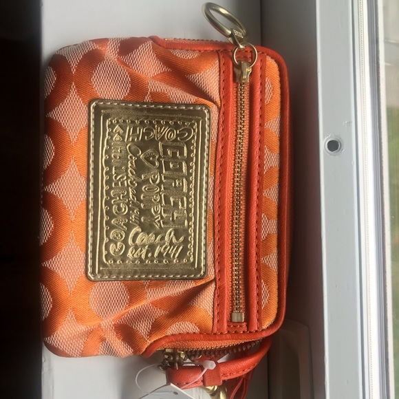 Coach Clutch - Picture 2 of 3